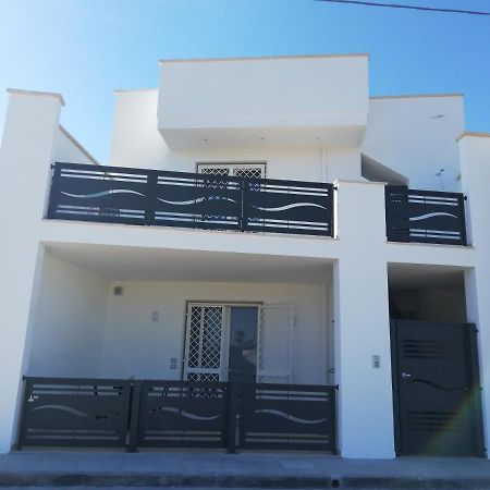 Nuova costruzione, vista mare, 20m dalla spiaggia - Casa Vacanza Lido dell'Ancora Sant Isidoro  Esterno foto